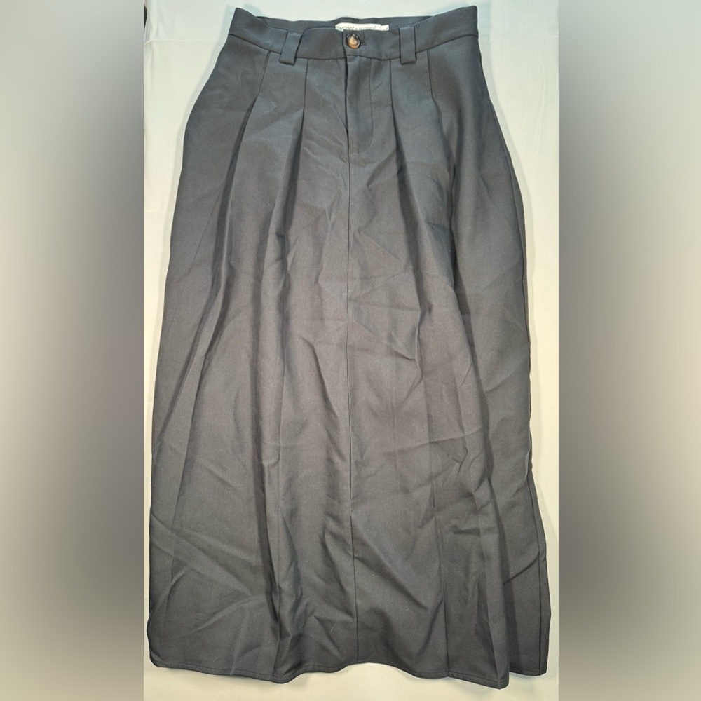 MOZAO Gorgeous Gray Maxi Skirt! Minimalist.  Review measurements 29” waist
